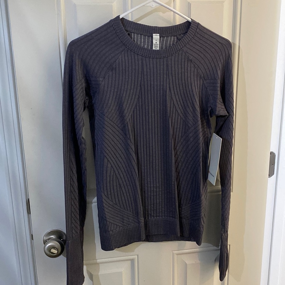 NWT Lululemon Grey Rest Less Pullover Size 6 (small)